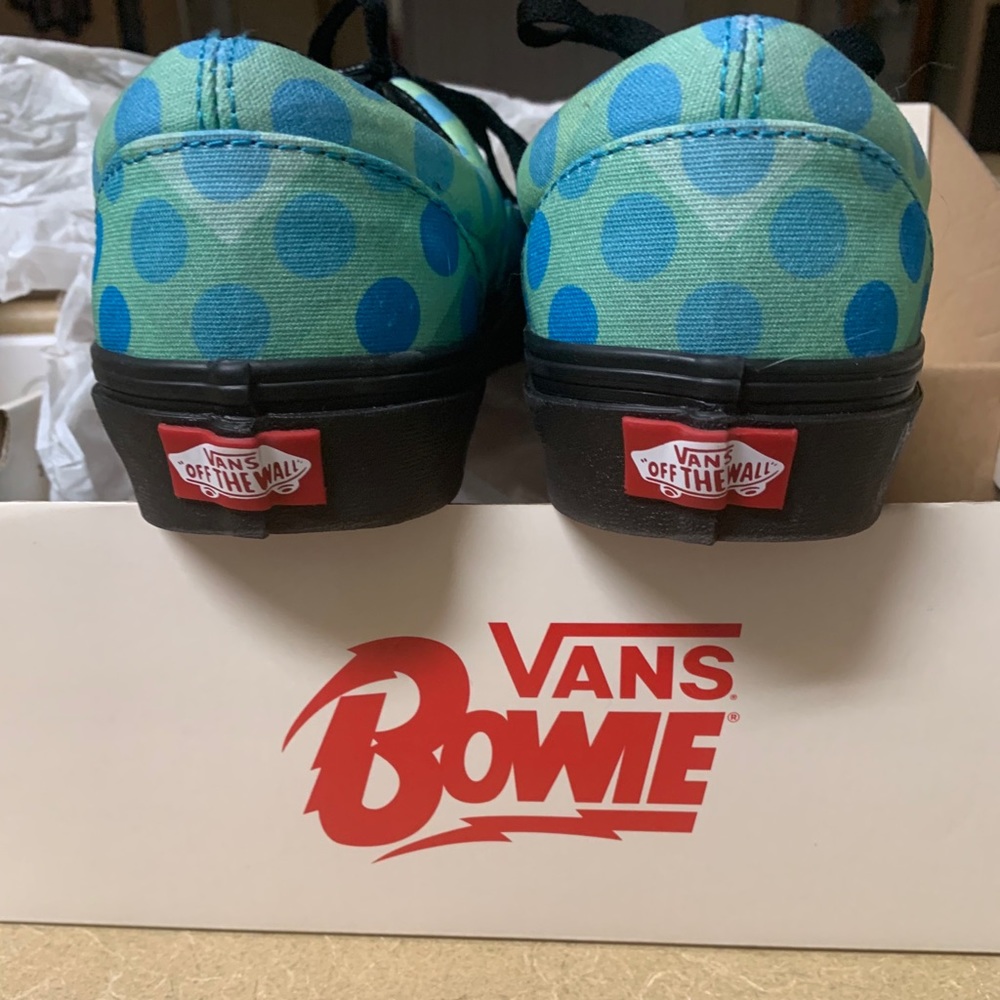 Vans - Picture 2 of 6